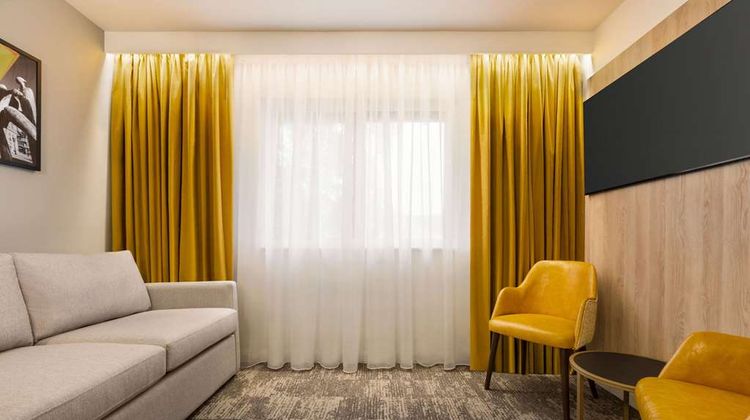 Super 8 by Wyndham Chester East Suite