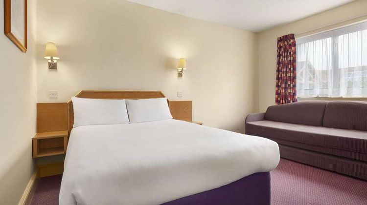Days Inn Sevenoaks Clacket Lane Room