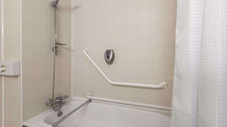 Days Inn Maidstone Room