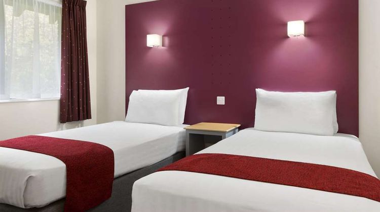 Days Inn Maidstone Room