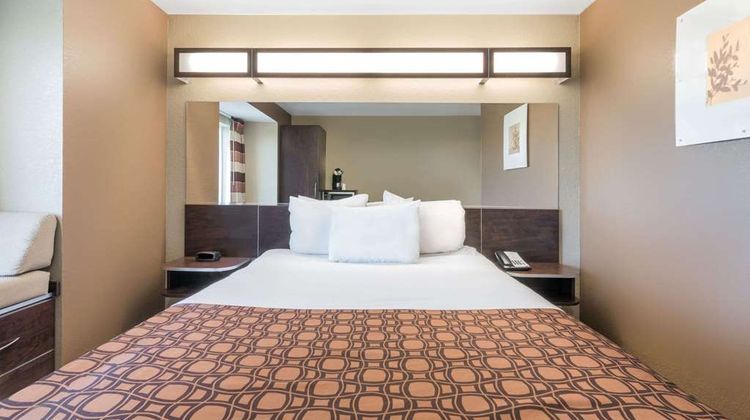 Microtel Inn & Suites Dickinson Room