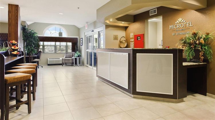 Microtel Inn & Suites Williston Lobby