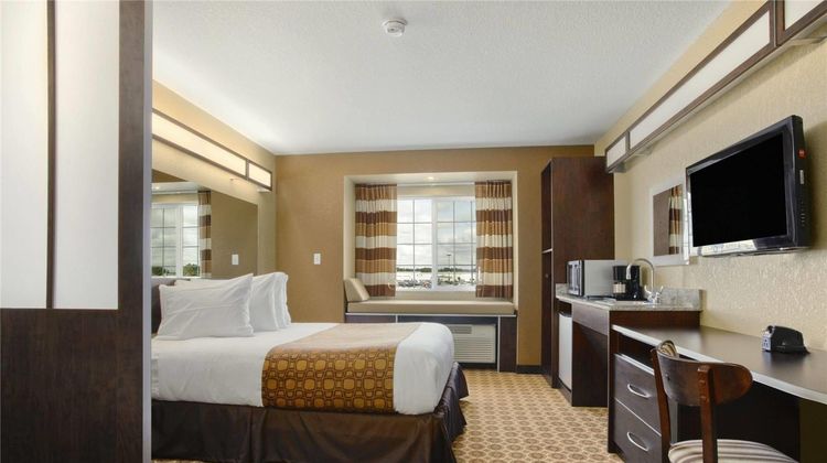 Microtel Inn & Suites Williston Suite