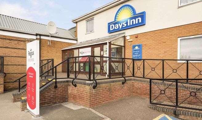 Days Inn Watford Gap Exterior