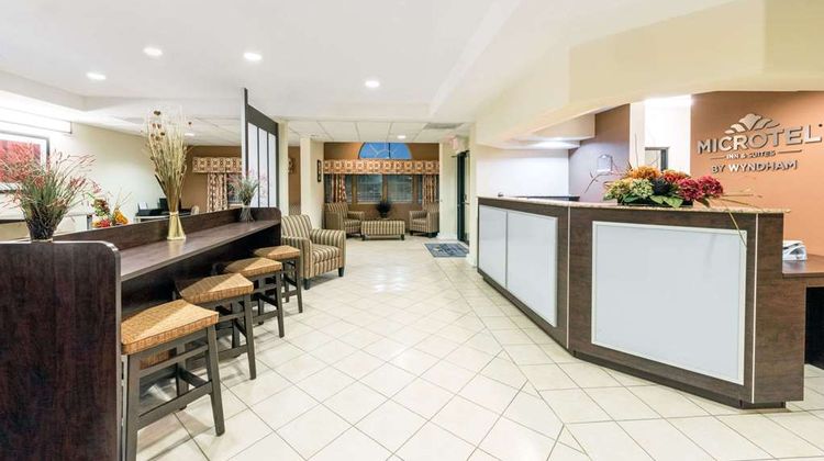 Microtel Inn & Suites Eagle Pass Lobby
