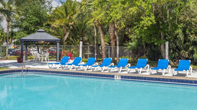 <b>Travelodge of Lakeland Pool</b>. Images powered by <a href="https://iceportal.shijigroup.com/" title="IcePortal" target="_blank">IcePortal</a>.