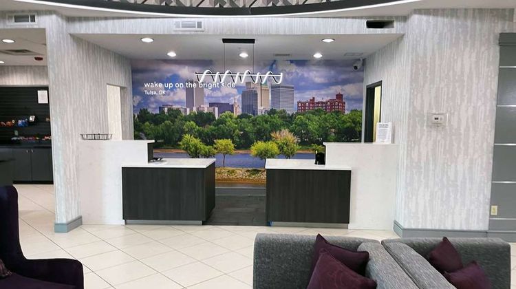 La Quinta Tulsa Midtown Lobby