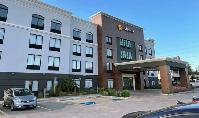 La Quinta Tulsa Midtown Exterior