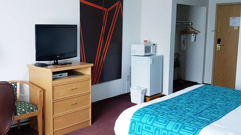 <b>Howard Johnson Fort Saint John Room</b>. Images powered by <a href="https://iceportal.shijigroup.com/" title="IcePortal" target="_blank">IcePortal</a>.