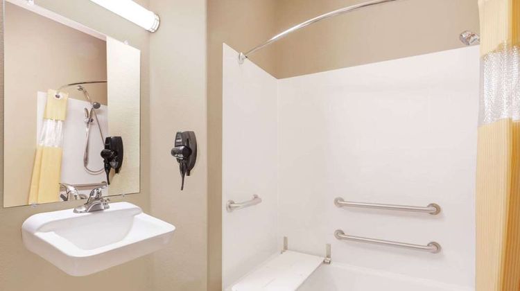 Days Inn & Suites Marquez Room
