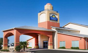 Days Inn & Suites Marquez