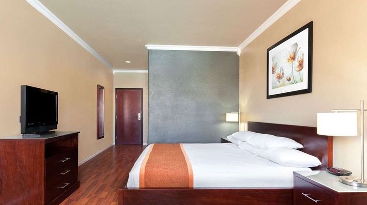 Super 8 by Wyndham Groesbeck Room