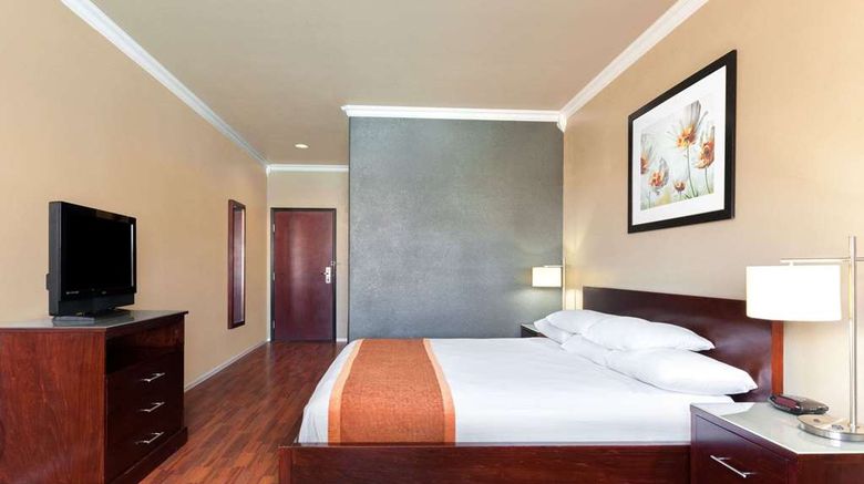 <b>Super 8 by Wyndham Groesbeck Room</b>. Images powered by <a href="https://iceportal.shijigroup.com/" title="IcePortal" target="_blank">IcePortal</a>.
