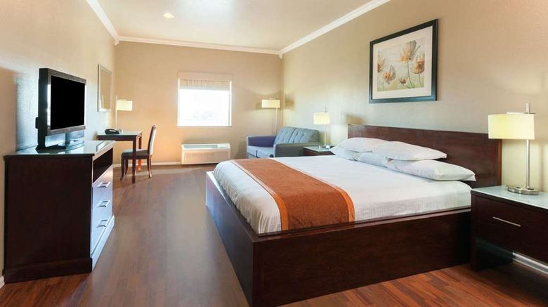 <b>Super 8 by Wyndham Groesbeck Room</b>. Images powered by <a href="https://iceportal.shijigroup.com/" title="IcePortal" target="_blank">IcePortal</a>.