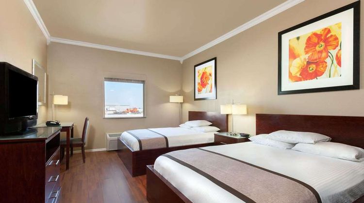 Super 8 by Wyndham Groesbeck Room