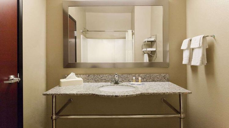 Super 8 by Wyndham Groesbeck Room