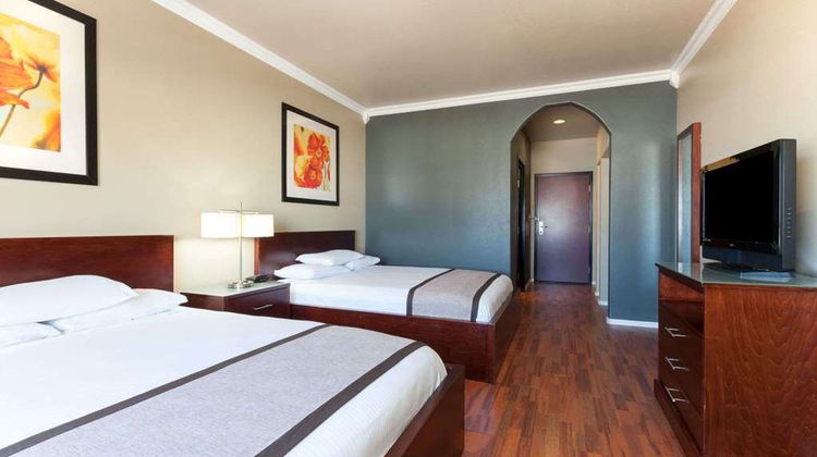 Super 8 by Wyndham Groesbeck Room