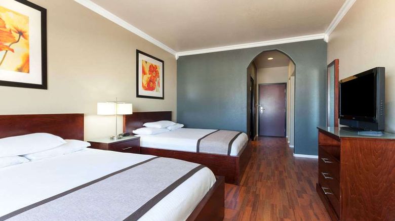 <b>Super 8 by Wyndham Groesbeck Room</b>. Images powered by <a href="https://iceportal.shijigroup.com/" title="IcePortal" target="_blank">IcePortal</a>.