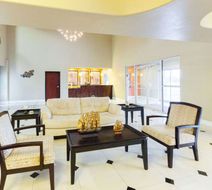 Super 8 by Wyndham Groesbeck Lobby