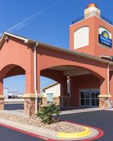 Super 8 by Wyndham Groesbeck