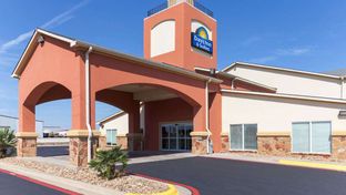 Super 8 by Wyndham Groesbeck