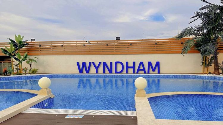 Wyndham Shanghai Hongqiao Pool