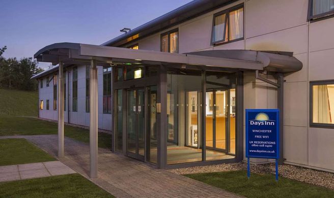 Days Inn Winchester M3 Exterior