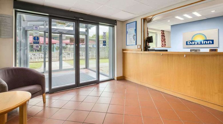 <b>Days Inn Winchester M3 Lobby</b>. Images powered by <a href="https://iceportal.shijigroup.com/" title="IcePortal" target="_blank">IcePortal</a>.