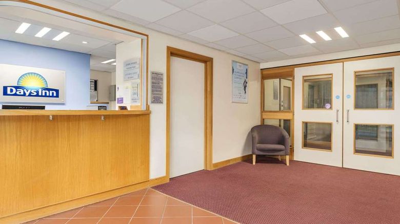 <b>Days Inn Winchester M3 Lobby</b>. Images powered by <a href="https://iceportal.shijigroup.com/" title="IcePortal" target="_blank">IcePortal</a>.