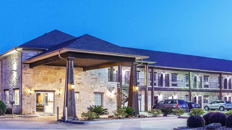 <b>Super 8 Center Exterior</b>. Images powered by <a href="https://iceportal.shijigroup.com/" title="IcePortal" target="_blank">IcePortal</a>.