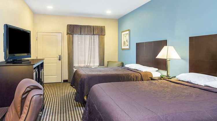 Super 8 Center Room