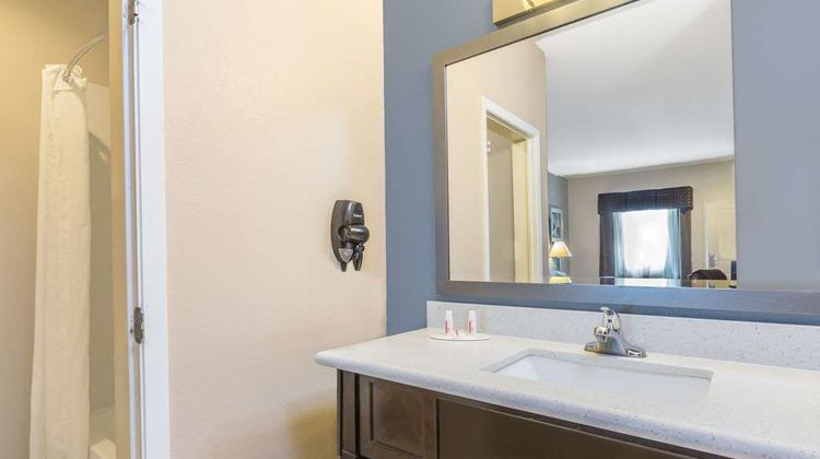Super 8 Center Room