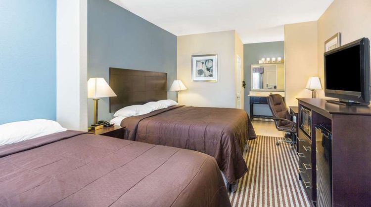Super 8 Center Room