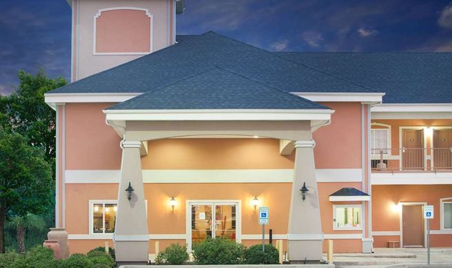 Super 8 Carthage Exterior