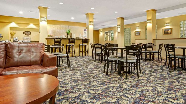 <b>Baymont Inn & Suites Wahpeton Lobby</b>. Images powered by <a href="https://iceportal.shijigroup.com/" title="IcePortal" target="_blank">IcePortal</a>.