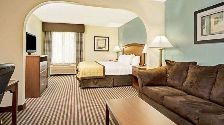 <b>Baymont Inn & Suites Wahpeton Suite</b>. Images powered by <a href="https://iceportal.shijigroup.com/" title="IcePortal" target="_blank">IcePortal</a>.