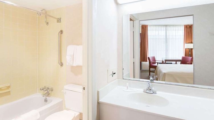 Days Inn Goldsboro Room