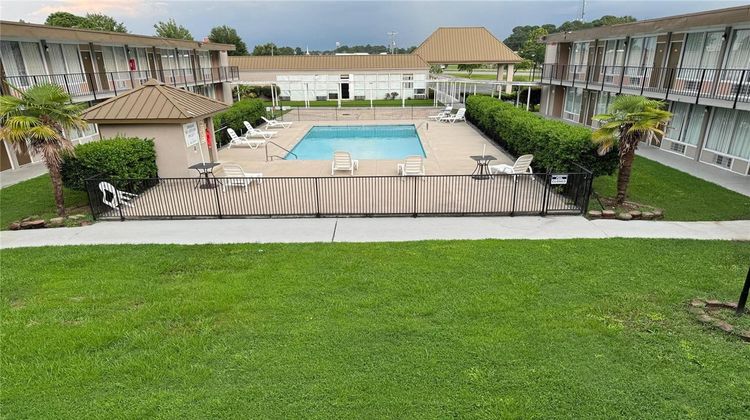Days Inn Goldsboro Pool