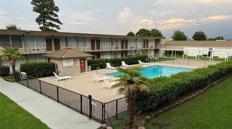 Days Inn Goldsboro Pool