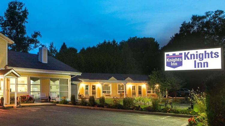 Knights Inn Bracebridge Exterior