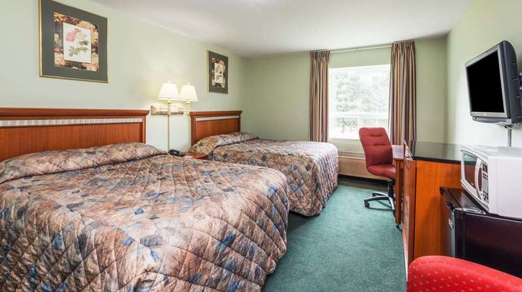 Knights Inn Bracebridge Room