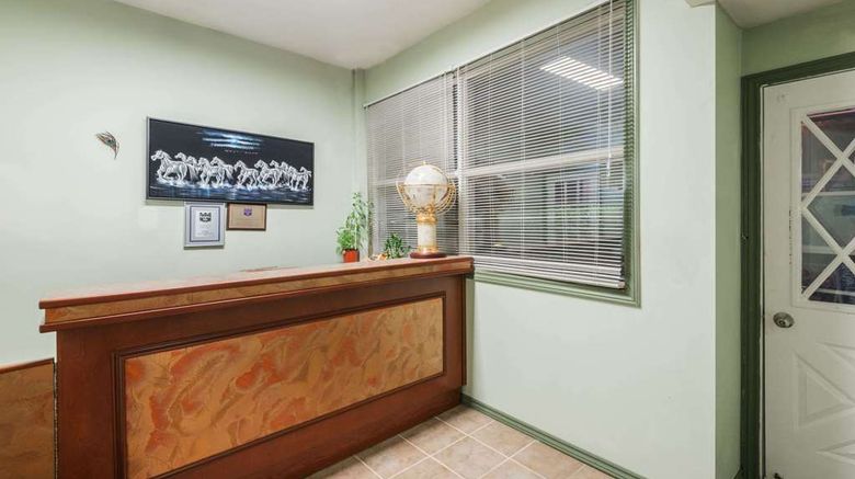 <b>Knights Inn Bracebridge Lobby</b>. Images powered by <a href="https://iceportal.shijigroup.com/" title="IcePortal" target="_blank">IcePortal</a>.