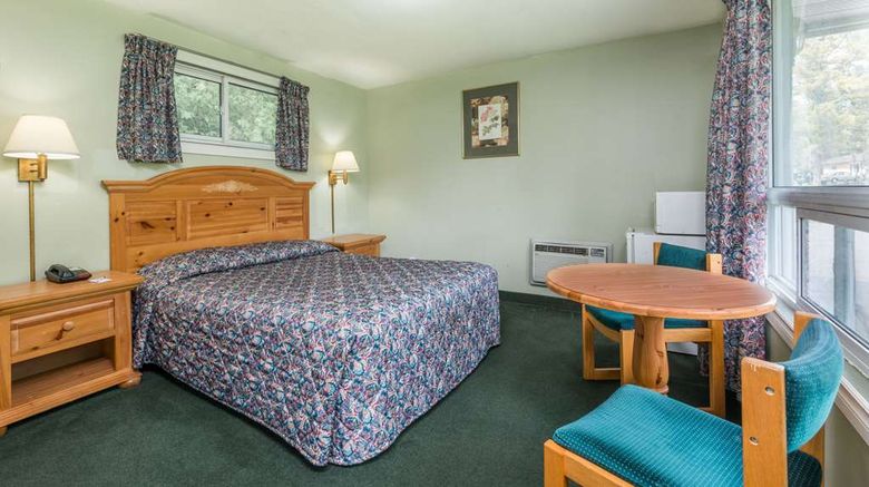 <b>Knights Inn Bracebridge Room</b>. Images powered by <a href="https://iceportal.shijigroup.com/" title="IcePortal" target="_blank">IcePortal</a>.