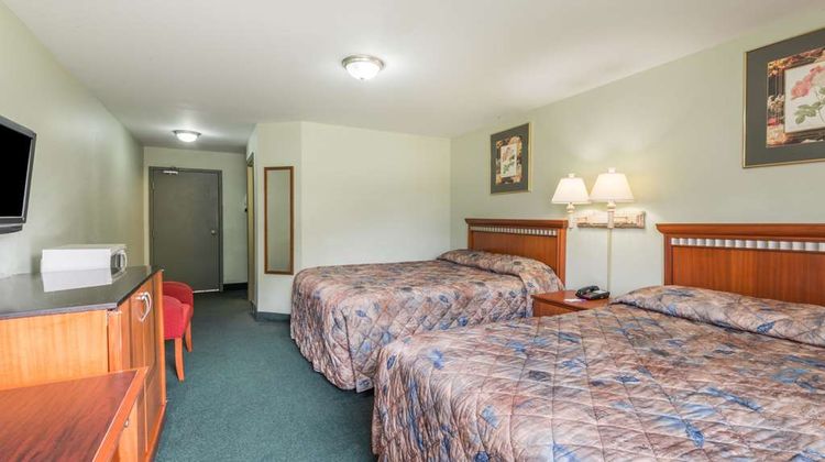Knights Inn Bracebridge Room