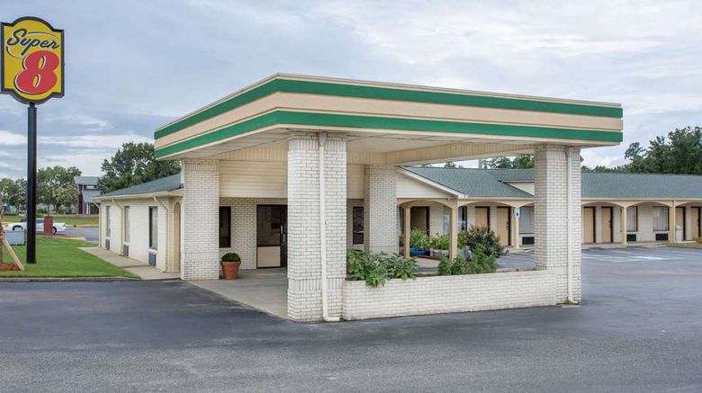 <b>Super 8 Sumter Exterior</b>. Images powered by <a href="https://iceportal.shijigroup.com/" title="IcePortal" target="_blank">IcePortal</a>.