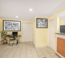 Super 8 Sumter Lobby