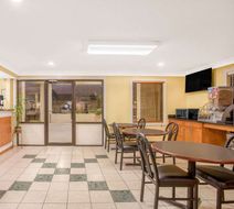 Super 8 Sumter Lobby