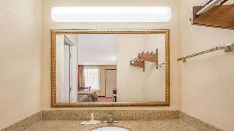 <b>Super 8 Sumter Room</b>. Images powered by <a href="https://iceportal.shijigroup.com/" title="IcePortal" target="_blank">IcePortal</a>.
