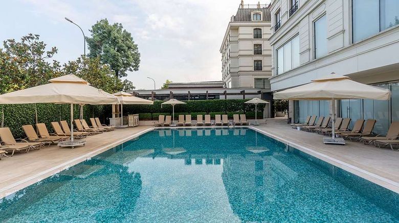 <b>Wyndham Grand Istanbul Kalamis Marina Pool</b>. Images powered by <a href="https://iceportal.shijigroup.com/" title="IcePortal" target="_blank">IcePortal</a>.