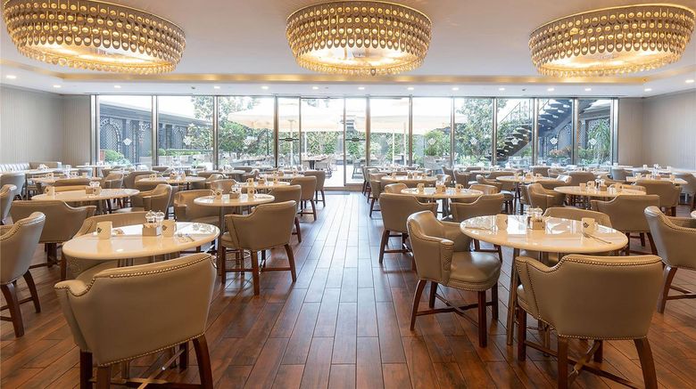 <b>Wyndham Grand Istanbul Kalamis Marina Restaurant</b>. Images powered by <a href="https://iceportal.shijigroup.com/" title="IcePortal" target="_blank">IcePortal</a>.